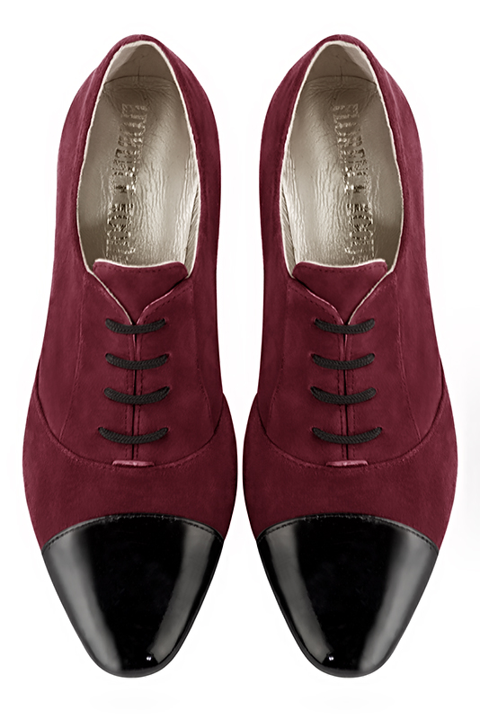 Gloss black and burgundy red women's essential lace-up shoes. Round toe. High kitten heels. Top view - Florence KOOIJMAN
